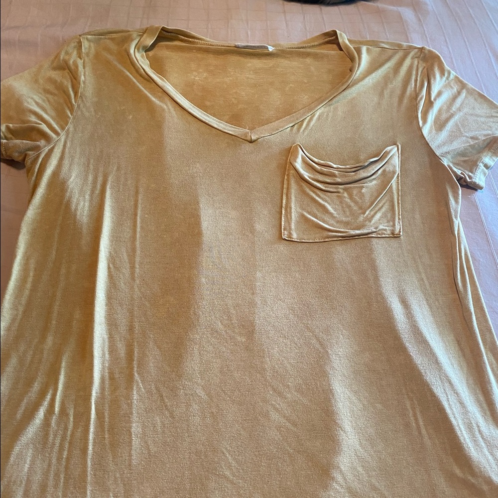 Women’s super soft oversized pocket tee in gold